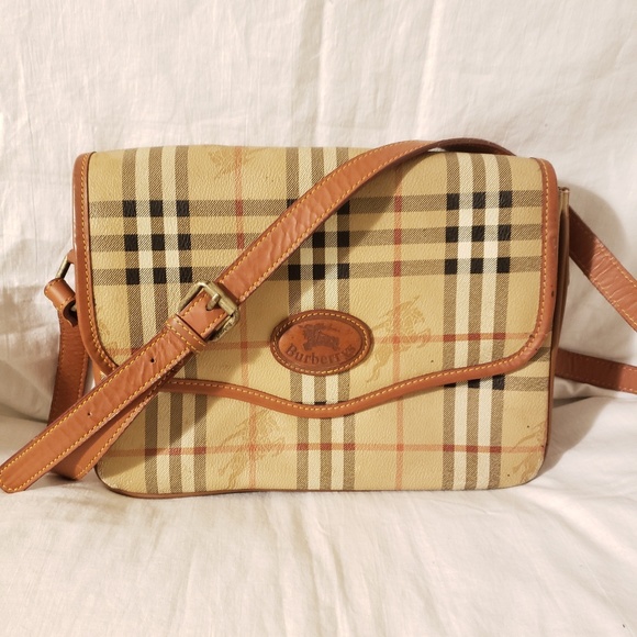 Burberry Handbags - Burberry's vintage camel nova check crossbody